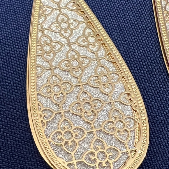 VERSATILE DANGLE EARRINGS Two Tone Gold and Silver Colored - Picture 5 of 6